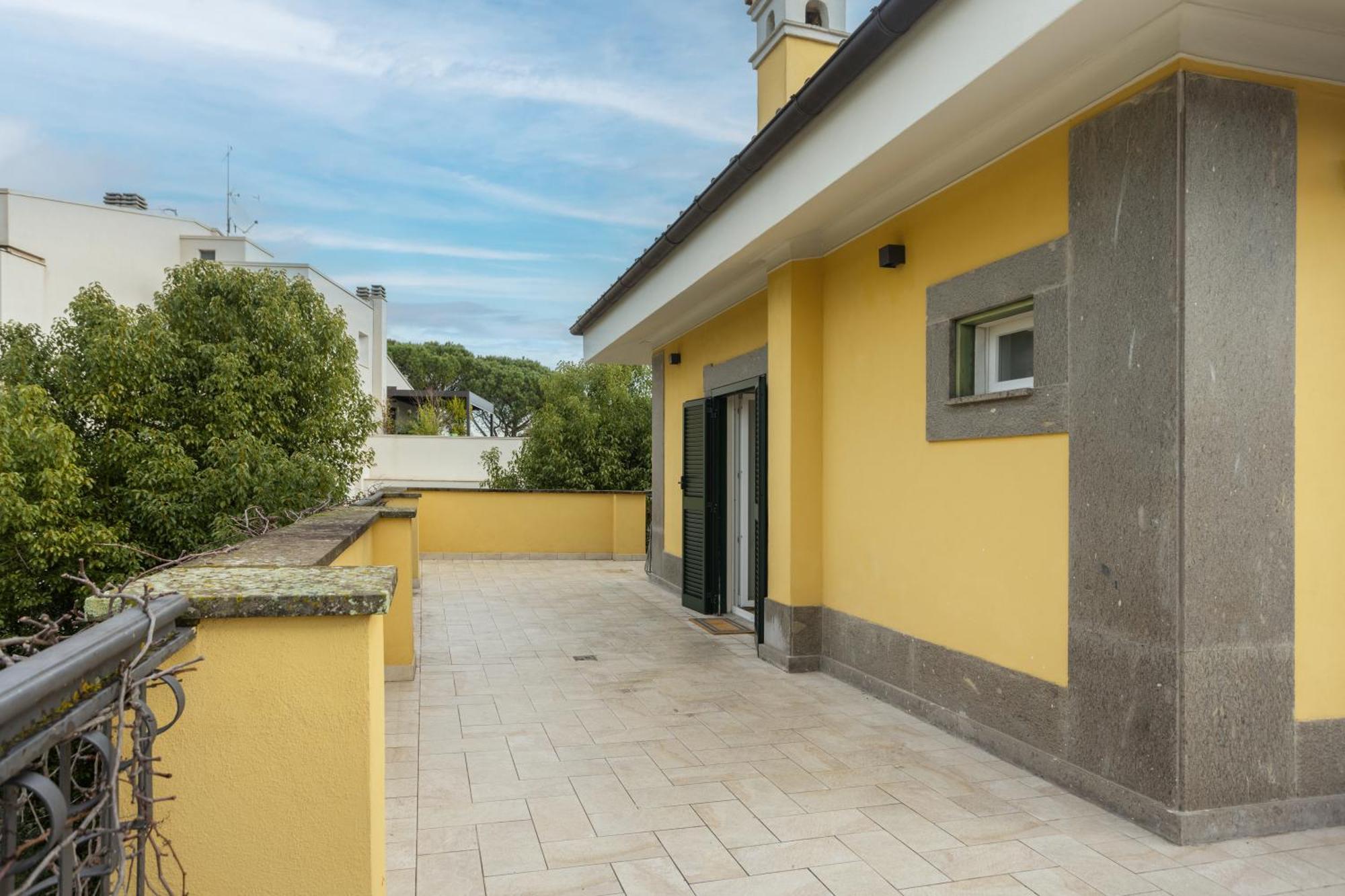 The Poolside House - New 2 Bedroom With Terrace Apartamento Roma
