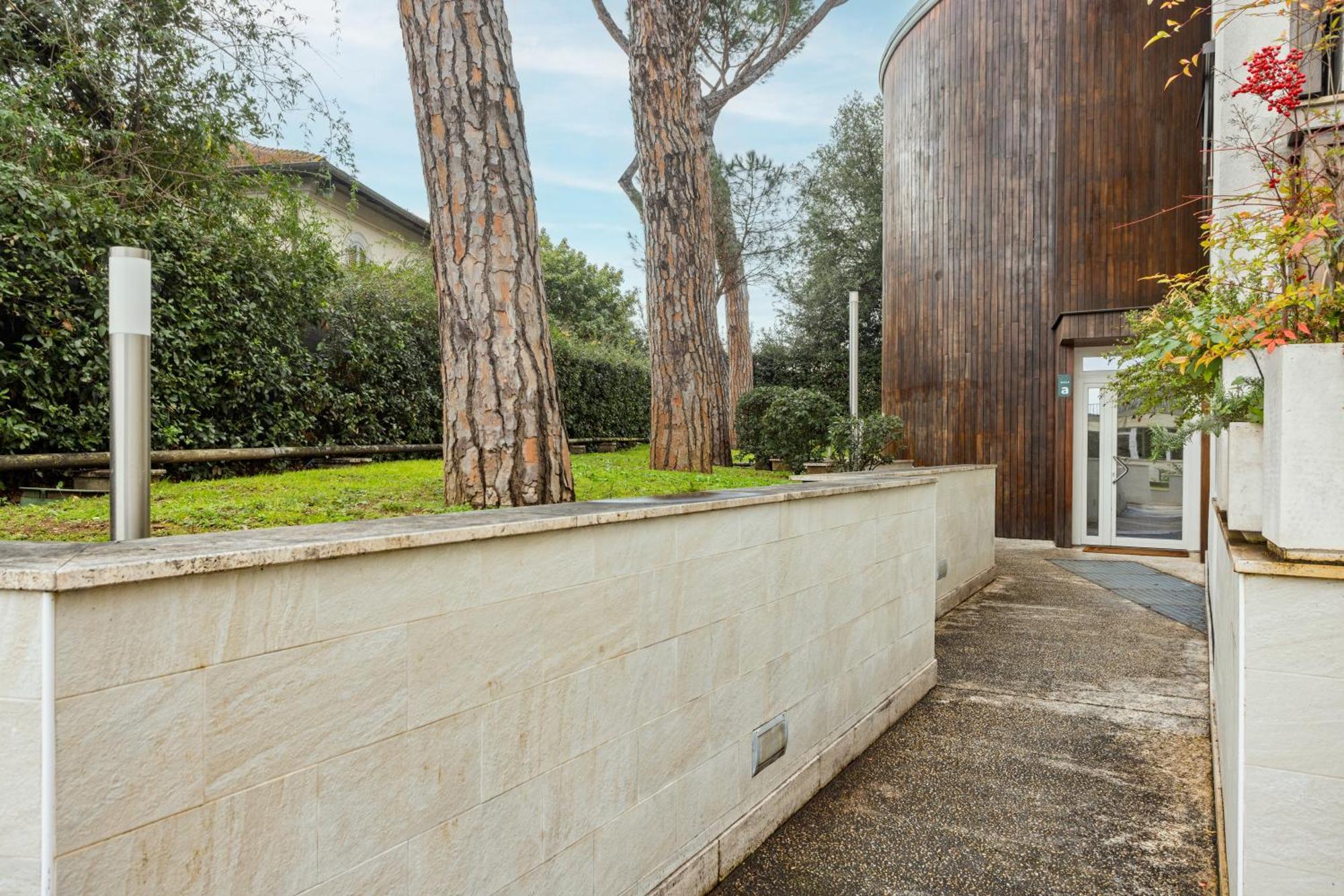The Poolside House - New 2 Bedroom With Terrace Apartamento Roma